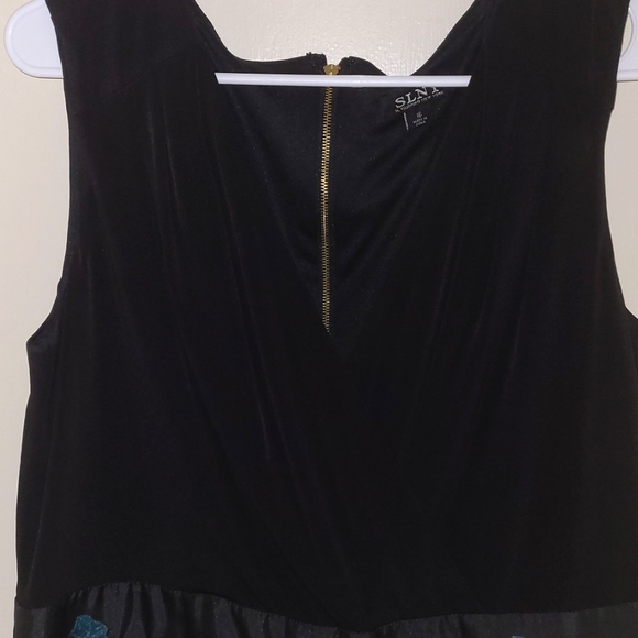 SLNY New York fit and flare dress. - Picture 2 of 4